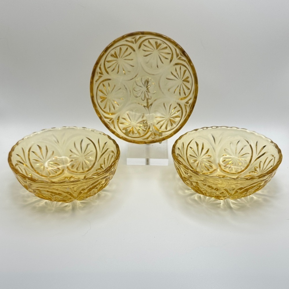 Vintage Anchor Hocking “Star & Cameo” pattern Amber Glass Bowl Set -3